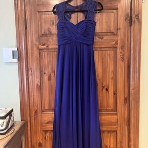 Elegant Lace Evening Gown